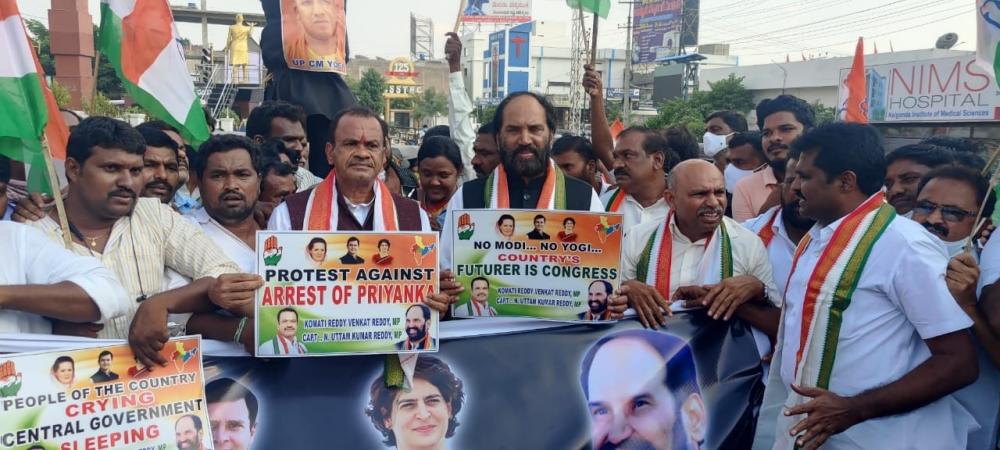 The Weekend Leader - Congress workers try to lay siege to BJP office in Hyd